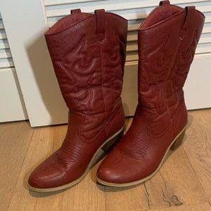 Cowgirl cowboy boots lightly worn